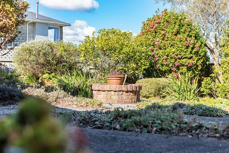 Photo of property in 22 Bushey Way, Maungaraki, Lower Hutt, 5010