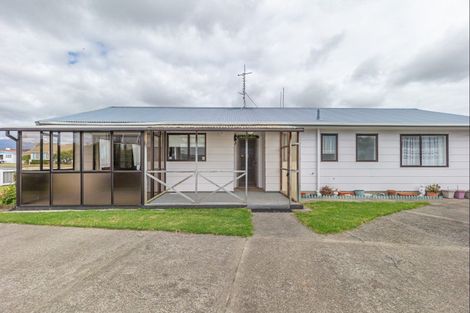 Photo of property in 104 Ryder Crescent, Levin, 5510