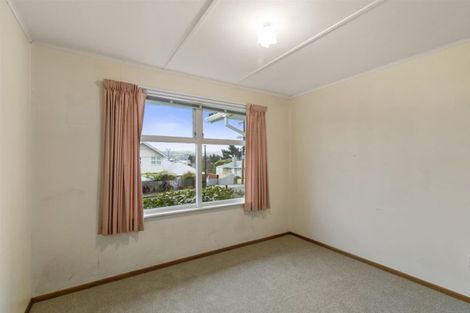Photo of property in 2 Cara Crescent, Paparangi, Wellington, 6037