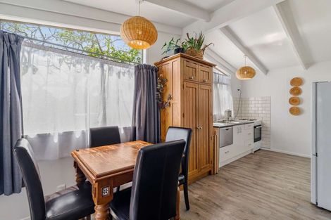 Photo of property in 16 Te Moau Avenue, Parakai, 0830