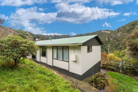 Photo of property in 67 Village Loop Road, Waipori Falls, Outram, 9073