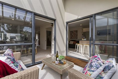 Photo of property in 22 The Esplanade, Eastern Beach, Auckland, 2012