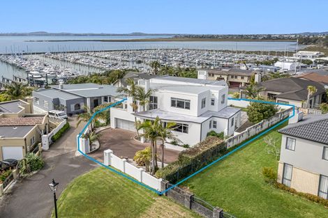 Photo of property in 15 Courtneys, West Harbour, Auckland, 0618