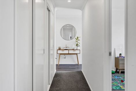 Photo of property in 18 Piharau Crescent, Hurdon, New Plymouth, 4310