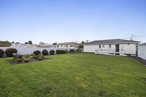 Photo of property in 42 Reid Avenue, Hawera, 4610