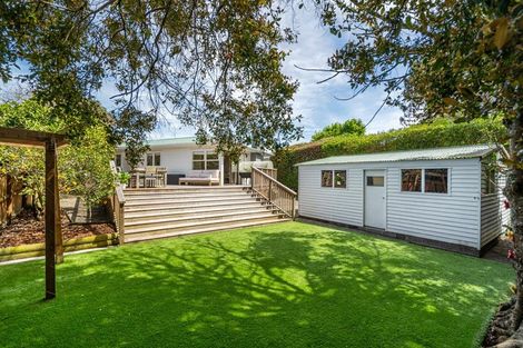 Photo of property in 27 Lynden Avenue, Hillcrest, Auckland, 0627
