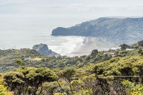Photo of property in 23 Te Ahuahu Road, Piha, New Lynn, 0772