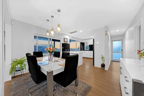 Photo of property in 10 San Fernando Way, Henderson, Auckland, 0612