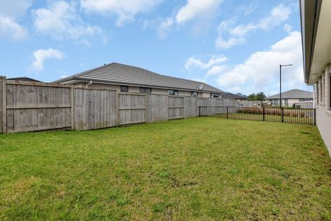 Photo of property in 13 Olney Court, One Tree Point, 0118