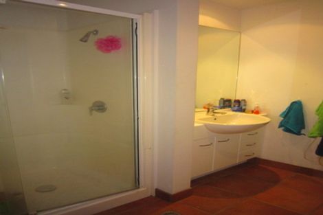 Photo of property in 4b/5 Kent Terrace, Mount Victoria, Wellington, 6011