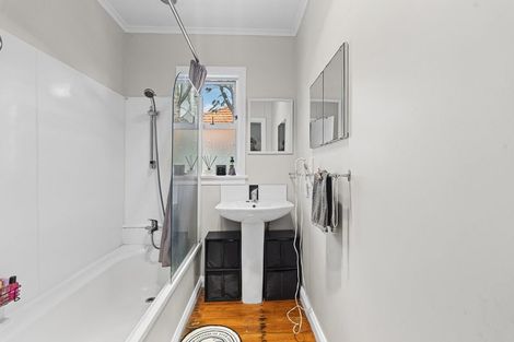 Photo of property in 417 Carrington Street, Upper Vogeltown, New Plymouth, 4310