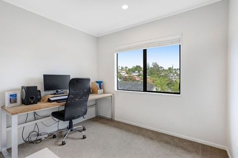 Photo of property in 2/9 Eastwood Rise, Browns Bay, Auckland, 0630