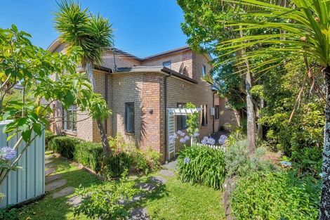 Photo of property in 21 South Kensington Way, Henderson, Auckland, 0612