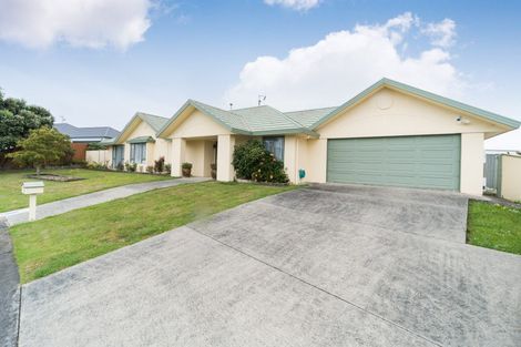 Photo of property in 3 Logan Place, Kelvin Grove, Palmerston North, 4414
