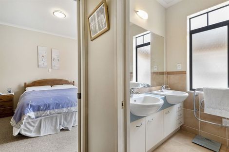 Photo of property in 24 Villanova Place, Albany, Auckland, 0632