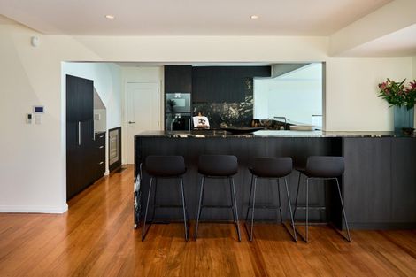 Photo of property in 3 Bayview Terrace, Oriental Bay, Wellington, 6011