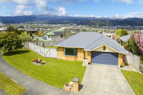 Photo of property in 3 Ormrod Grove, Riverstone Terraces, Upper Hutt, 5018