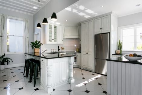 Photo of property in 11 Colenso Avenue, Hospital Hill, Napier, 4110