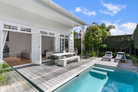 Photo of property in 44 Princes Street, Northcote Point, Auckland, 0627