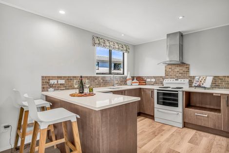 Photo of property in 7 Panzic Place, Glen Eden, Auckland, 0602