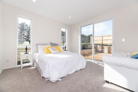 Photo of property in 13 Barrique Road, Kumeu, 0810