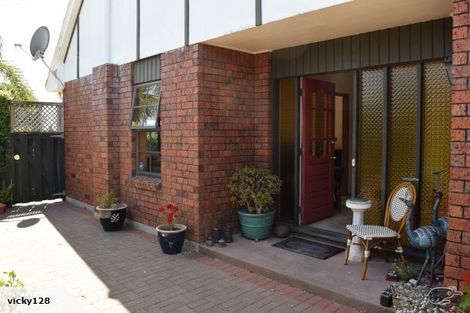 Photo of property in 1/48 East Coast Road, Milford, Auckland, 0620