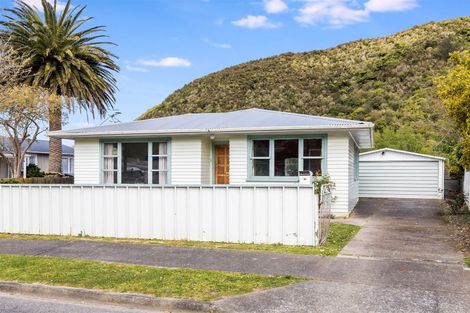 Photo of property in 41 Parenga Street, Wainuiomata, Lower Hutt, 5014