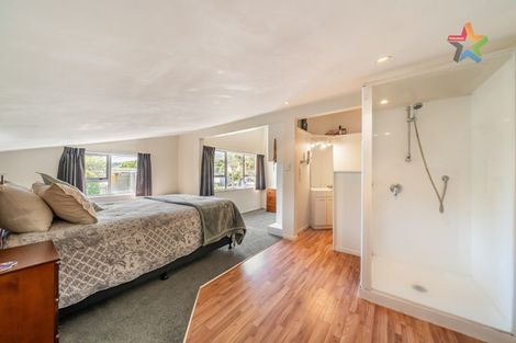 Photo of property in 10 Crawford Grove, Naenae, Lower Hutt, 5011