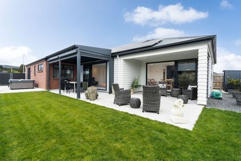 Photo of property in 9 Pahiki Crescent, Levin, 5510