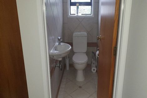 Photo of property in 2/30 Manly Esplanade, Browns Bay, Auckland, 0630