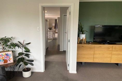 Photo of property in 91 Awanui Street, Merrilands, New Plymouth, 4312