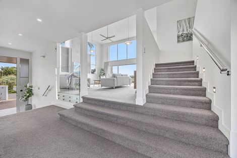 Photo of property in 15 Courtneys, West Harbour, Auckland, 0618