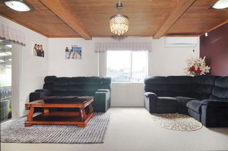 Photo of property in 2a Bamboo Grove, Kelston, Auckland, 0602