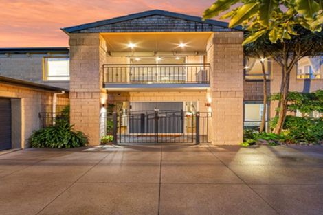 Photo of property in 137 Centaurus Road, Saint Martins, Christchurch, 8022