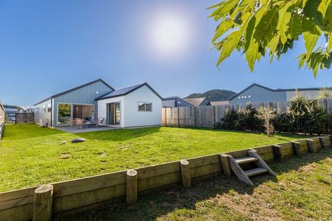 Photo of property in 11 Rotoiti Place, Paraparaumu, 5032