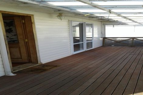 Photo of property in 158 Edmonton Road, Te Atatu South, Auckland, 0610