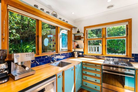 Photo of property in 6 Gordon Road, Plimmerton, Porirua, 5026