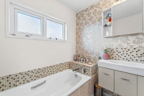 Photo of property in 71 Stapleford Crescent, Browns Bay, Auckland, 0630