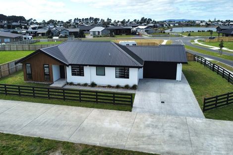 Photo of property in 2 Kotare Way, Matarangi, Whitianga, 3592