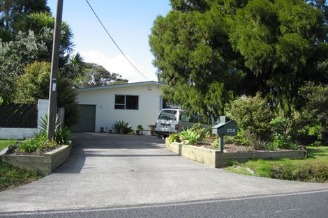 Photo of property in 252 Forest Hill Road, Waiatarua, Auckland, 0612