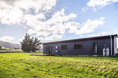 Photo of property in 370 Western Lake Road, Western Lake, Featherston, 5773