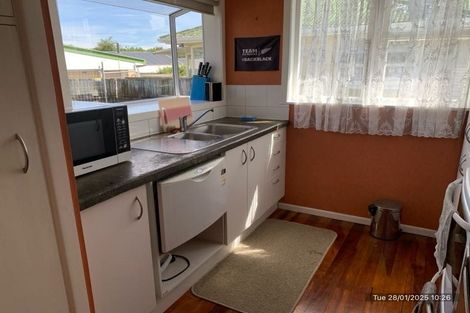 Photo of property in 19 Karaka Crescent, Levin, 5510