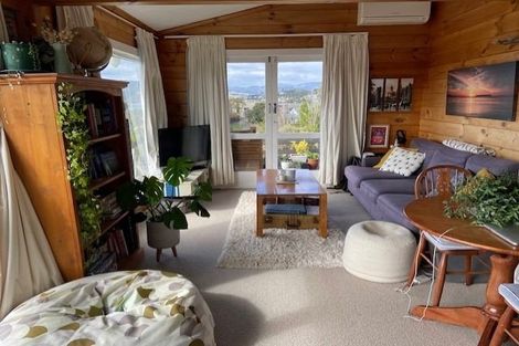 Photo of property in 21 Bayview Road, Paremata, Porirua, 5024