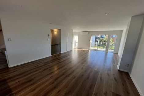 Photo of property in 87 Bordeaux Parade, Te Atatu South, Auckland, 0610