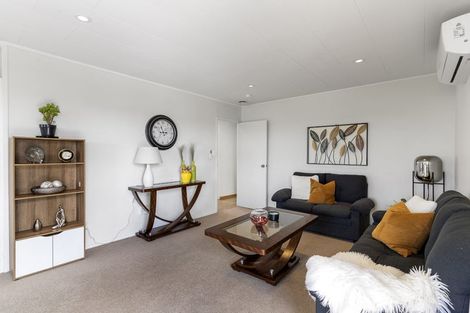 Photo of property in 1/19 Exeter Place, Unsworth Heights, Auckland, 0632