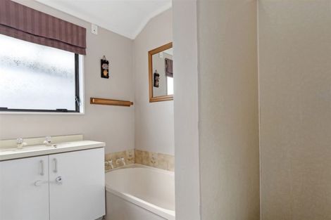 Photo of property in 7 Greenpark Way, Greerton, Tauranga, 3112