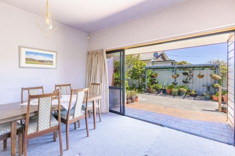 Photo of property in 6 Tavistock Road, Waipukurau, 4200