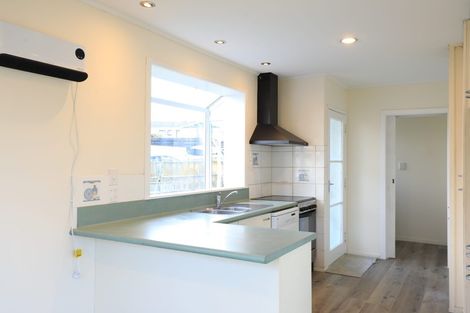 Photo of property in 8 Lisa Rise, Half Moon Bay, Auckland, 2012