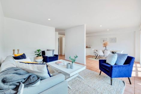 Photo of property in 3/70 Fernhill Way, Oteha, Auckland, 0632