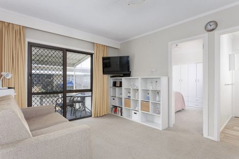 Photo of property in Orange Grove Flats, 2/549 Childers Road, Te Hapara, Gisborne, 4010